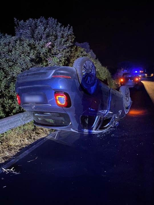 Auto ribaltata, recupero di notte